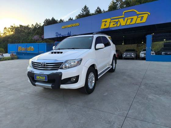 TOYOTA HILUX SW4 3.0 SRV 4X4 7 LUGARES 16V TURBO INTERCOOLER DIESEL 4P AUTOMÁTICO
